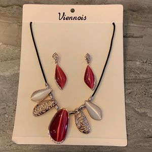 Beautiful earring & necklace set for any occasion